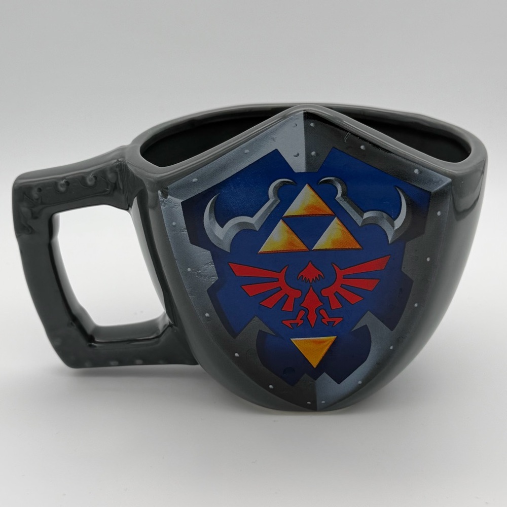 Legend of Zelda Paladone Zelda Triforce Hylian Shield 2015 Mug